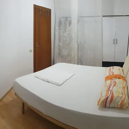 Linda Guesthouse-1 شقة *